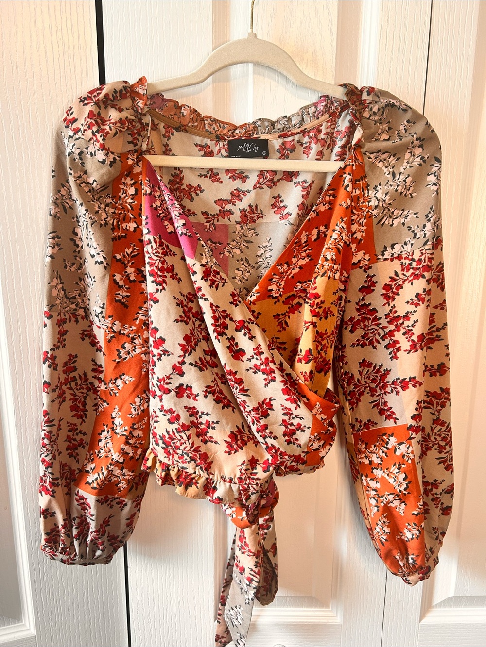 Milk & Honey Women’s Size Medium Beige Floral Ruffle-Neck Boho Cropped Blouse